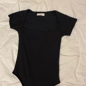 Aritzia babaton contour short sleeve bodysuit black